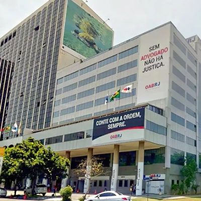 Alerj aprova dispensa de terno e gravata no verão em audiência pública