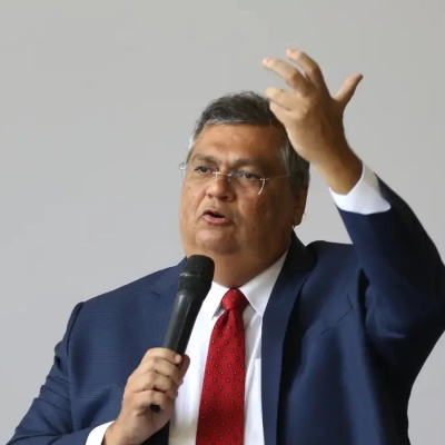 Dino bloqueia R$ 119 milhões de Valdemar por suspeitas em emendas