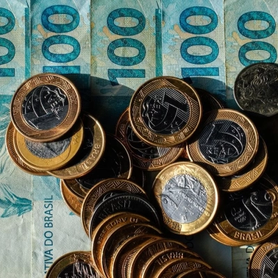 Orçamento de 2027 prevê salário mínimo de R$ 1.741