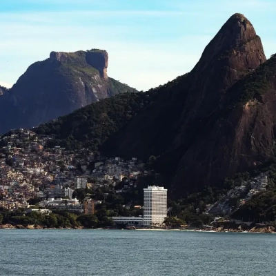 Operação policial deixa visitantes "ilhados" em cartão-postal do Rio