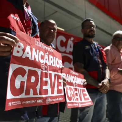 Bancários fazem paralisação nacional de 24 horas nesta quinta-feira