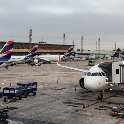 Anvisa atualiza regras de segurança sanitária para aviões e aeroportos