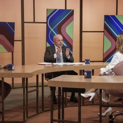 Lula diz que monitora preço dos combustíveis todos os dias
