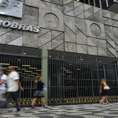 Petrobras anuncia alta de R$ 0,04 na gasolina vendida a distribuidoras