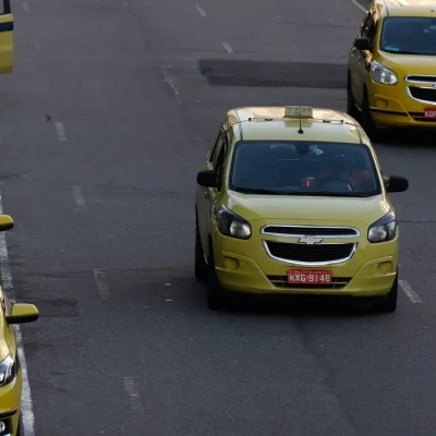 CMN regulamenta nova linha para motoristas de aplicativos e taxistas