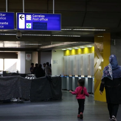 Imigrantes afegãos voltam a acampar no aeroporto de Guarulhos