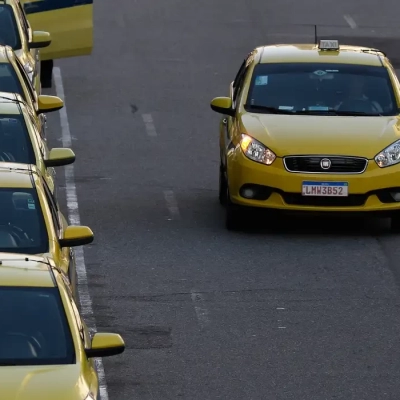 Governo publica MP que destina R$ 30 bi a taxistas e motoristas de app