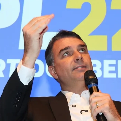 Filho mais velho de Bolsonaro, Flávio disputa a Presidência pelo PL