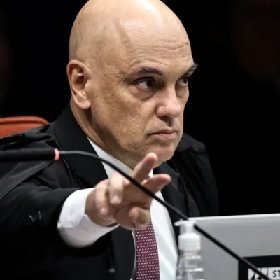 Moraes pede parecer da PGR sobre apreensão de arma de Bolsonaro