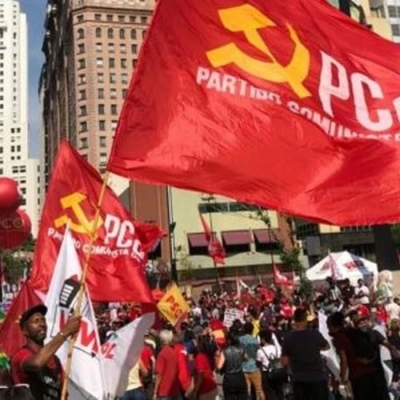 PCdoB oficializa apoio à candidatura de Lula