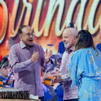 Lula completa 80 anos e se torna o primeiro octogenário no cargo