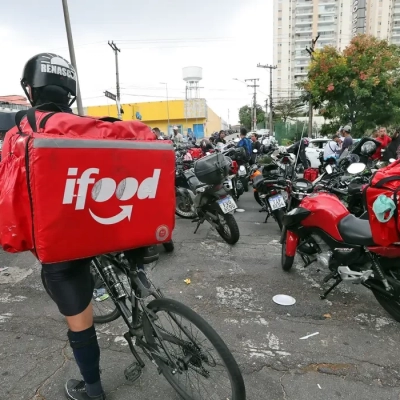 Anvisa libera venda de medicamentos por plataformas como iFood e Rapp