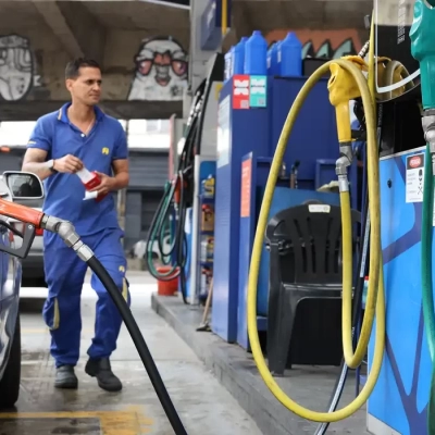 Governo propõe subvenção da gasolina em R$ 0,44 por litro