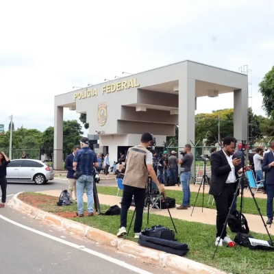 Alexandre de Moraes autoriza visita de Michelle a Jair Bolsonaro na PF