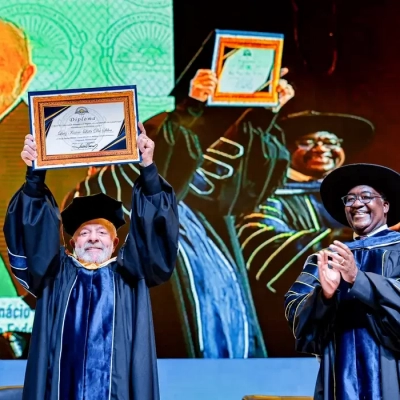 Lula recebe título de doutor honoris causa em Moçambique