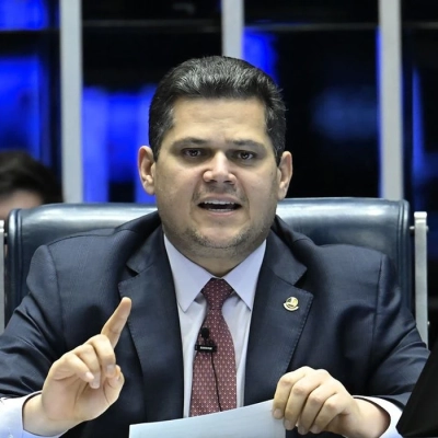Alcolumbre anuncia sessões para discutir e votar fim da escala 6x1