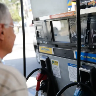 Governo prorroga por um mês subvenção de R$ 2,12 ao diesel