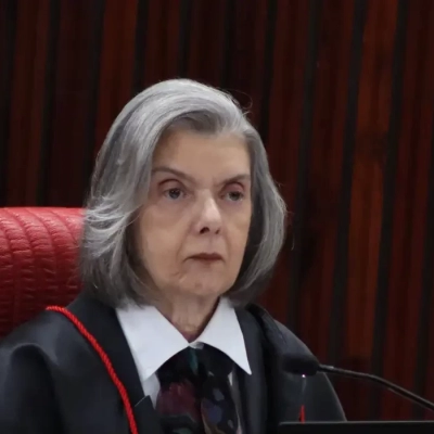 Cármen Lúcia critica falta de espaços de poder para mulheres