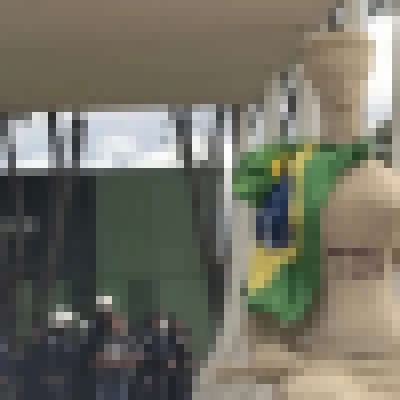 Moraes mantém condenação de mulher que pichou estátua no 8 de janeiro