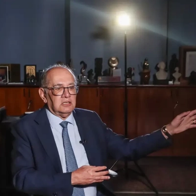 Moraes e Gilmar criticam vazamento de conversas do celular de Vorcaro