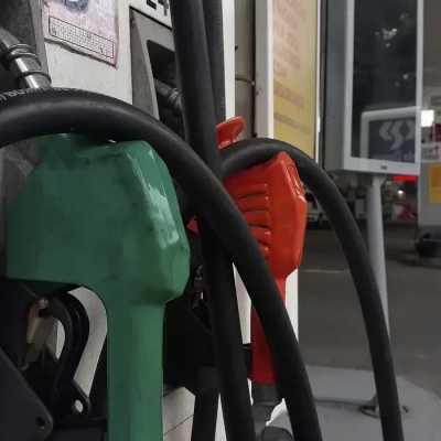 Gasolina com 32% de etanol deve ser R$ 0,03 mais barata, diz ministro