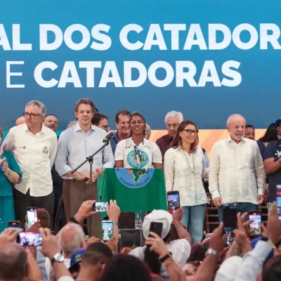 Catadores devem ser aplaudidos como agentes ambientais, diz Boulos