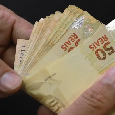 Número de superendividados no Brasil cresceu 75% em cinco anos, diz BC