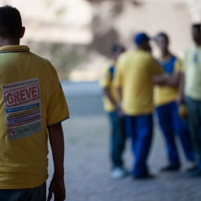 Trabalhadores dos Correios estão em greve por tempo indeterminado
