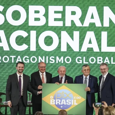"Brasil não abaixa a cabeça", diz Durigan ao defender soberania e Pix
