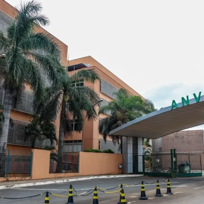 Anvisa proíbe lotes de medicamento para tratar câncer