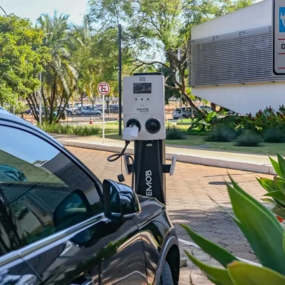 Governo mantém elevação de tarifas a carro elétrico e renova cota zero