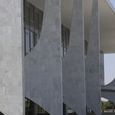 Governo sanciona proibição do uso de linguagem neutra em órgão público