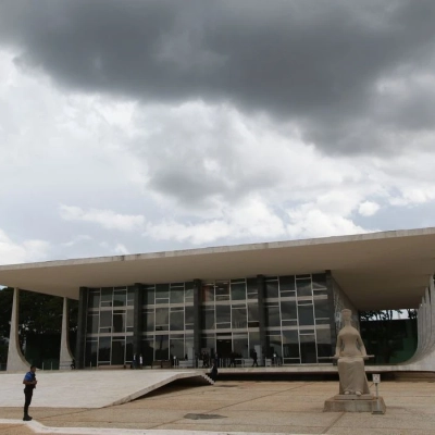 Zambelli pede ao STF salvo-conduto para vir ao Brasil votar na mãe