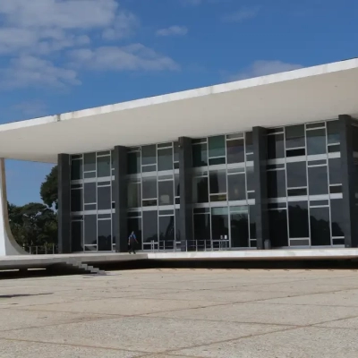 Defesa pede autorização do STF para que Bolsonaro possa operar ombro