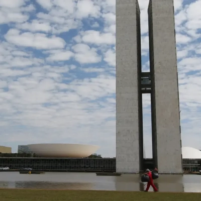 Presidente do Senado marca para terça votação do fim da escala 6x1