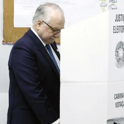 Vontade das urnas precisa ser respeitada, afirma Fachin após votar