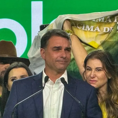 Flávio usou jatinho ligado a Vorcaro em viagem em 2025, diz revista