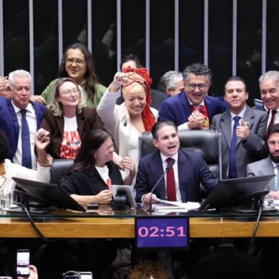 Câmara aprova, em dois turnos, PEC pelo fim da escala 6x1