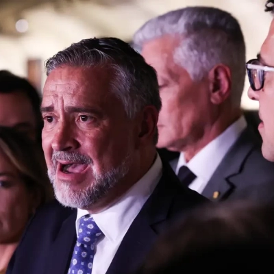 Base do governo pede indiciamento de Bolsonaro na CPMI do INSS