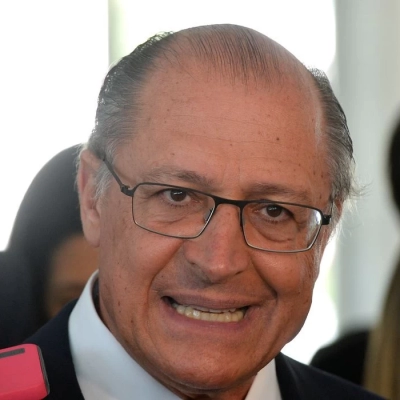 É factoide do clã Bolsonaro para desviar do caso Master, diz Alckmin