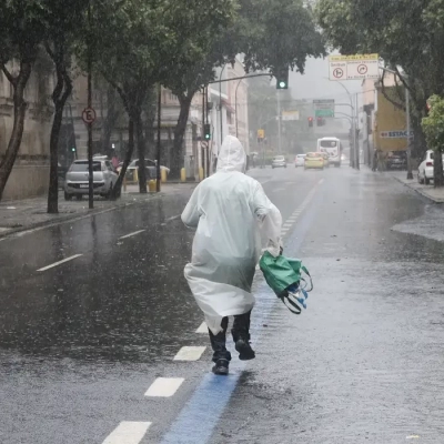 Sul, Sudeste e Centro-Oeste podem ter final de semana de chuva intensa