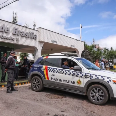 Moraes nega livre acesso de filhos de Bolsonaro à prisão domiciliar