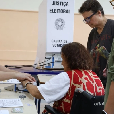 Primeiro turno contou com 43% mais eleitores de ao menos 70 anos