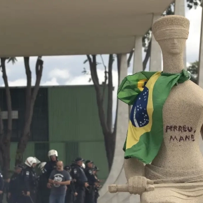 Moraes rejeita revisar pena de Débora do Batom, condenada pelo 8/1