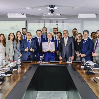 Lula sanciona Lei Antifacção e defende prisão de magnatas do crime