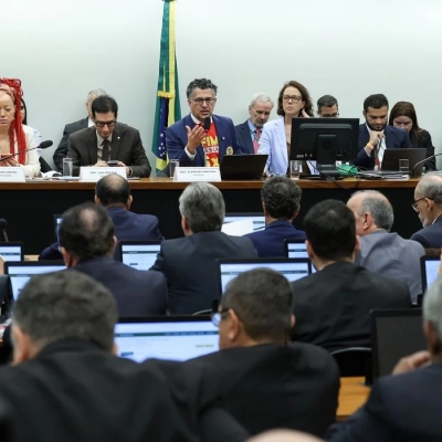Centrão tenta derrubar transição de 60 dias para fim da escala 6x1