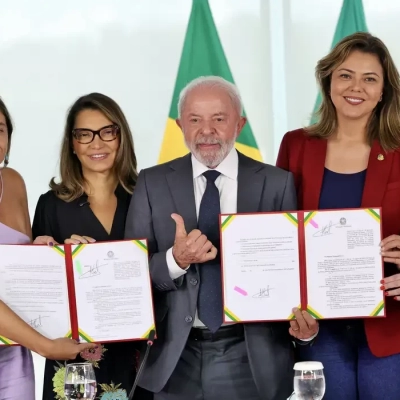 Lula sanciona leis para fortalecer combate à violência contra mulheres