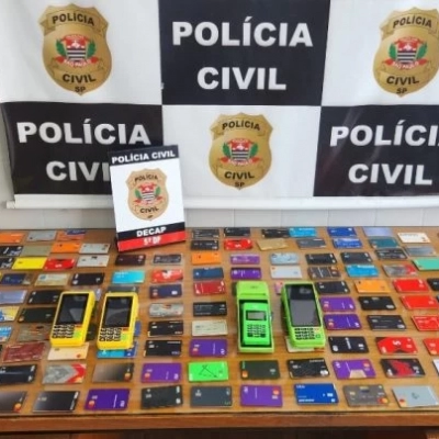 Golpe da maquininha: homem é preso com 251 cartões bancários em SP