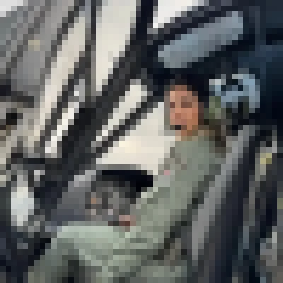 Delegada é a primeira mulher a pilotar o helicóptero da Polícia Civil