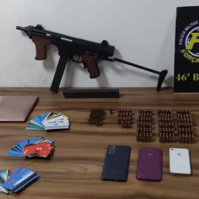 Homem é preso com submetralhadora e mais de 90 cartões bancários na zona sul de SP
